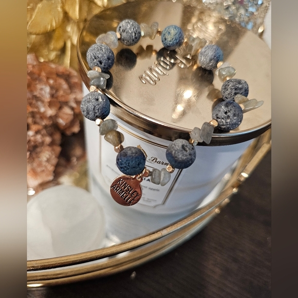 Kinsley Armelle Mariana Bracelet. - Picture 4 of 4